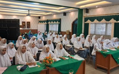 Tim Dosen UNDIP Latih Siswa MA NU Banat Kudus Analisis Metabolit Tumbuhan untuk Ketahanan Pangan